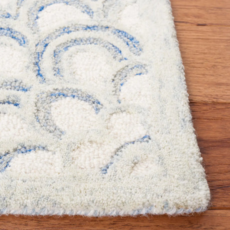 Safavieh Metro 4'-0" x 6'-0" Rug in Blue / Ivory
