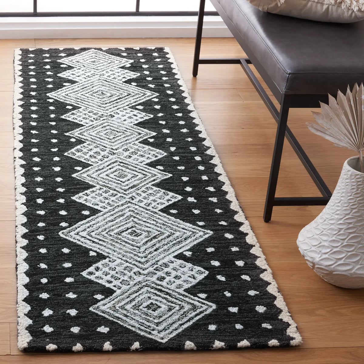 Safavieh Micro-Loop 2'-3" x 7'-0" Rug in Charcoal / Ivory