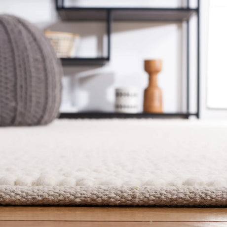 Safavieh Natura 4'-0" x 6'-0" Rug in Ivory