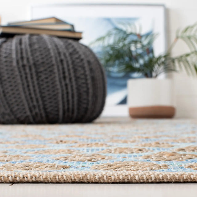 Safavieh Cape Cod 5'-0" x 8'-0" Rug in Blue / Natural