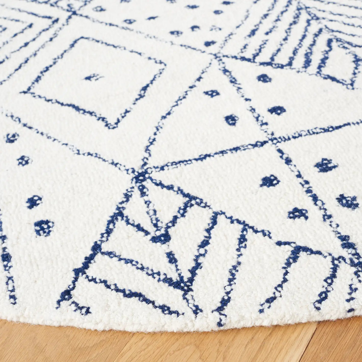 Safavieh Casablanca 6'-0" x 6'-0" Rug in Ivory / Blue