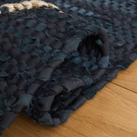 Safavieh Vintage Leather 4'-0" x 6'-0" Rug in Black / Natural