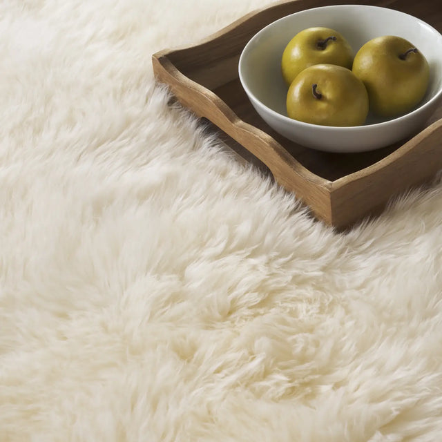 Safavieh Sheep Skin 3'-7" x 6'-0" Rug in Natural