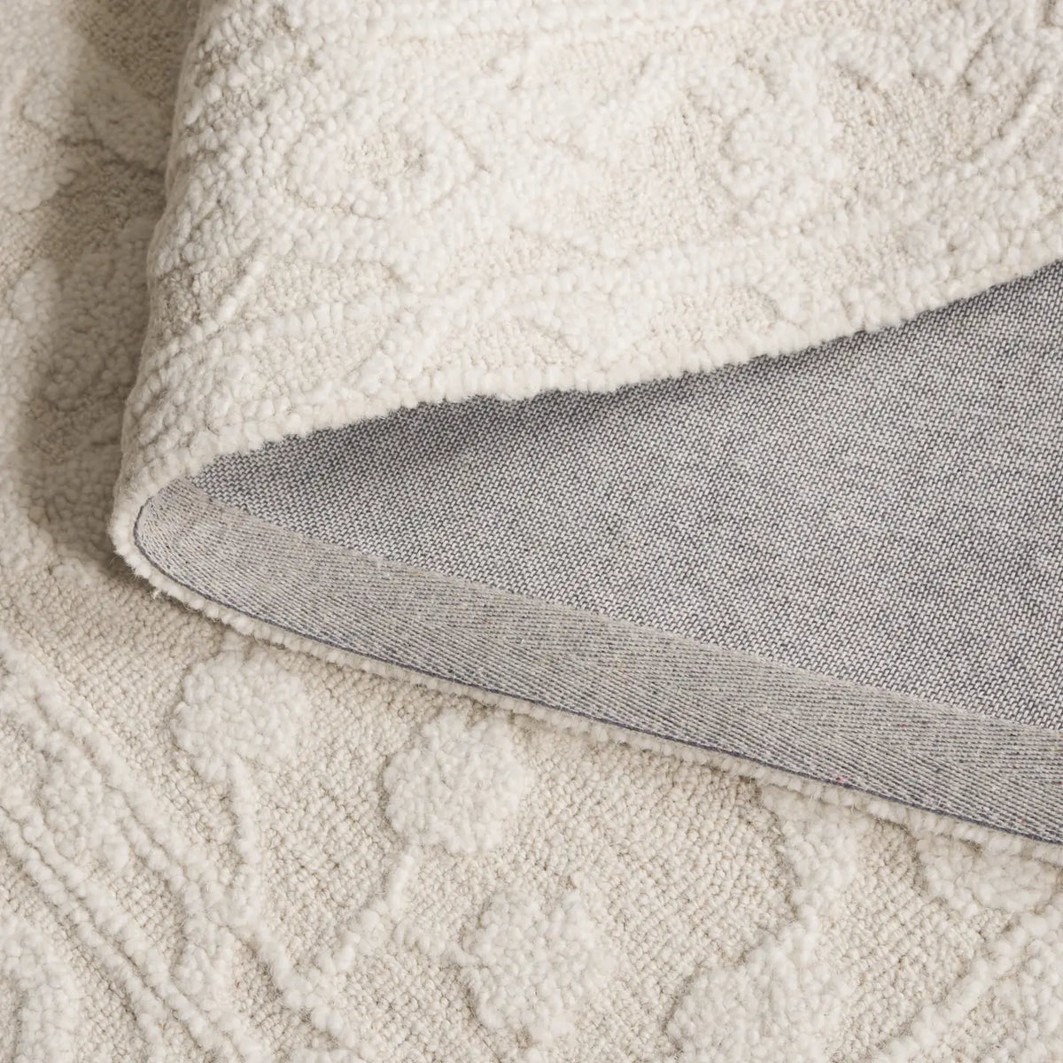 Safavieh Marquee 4'-0" x 6'-0" Rug in Ivory