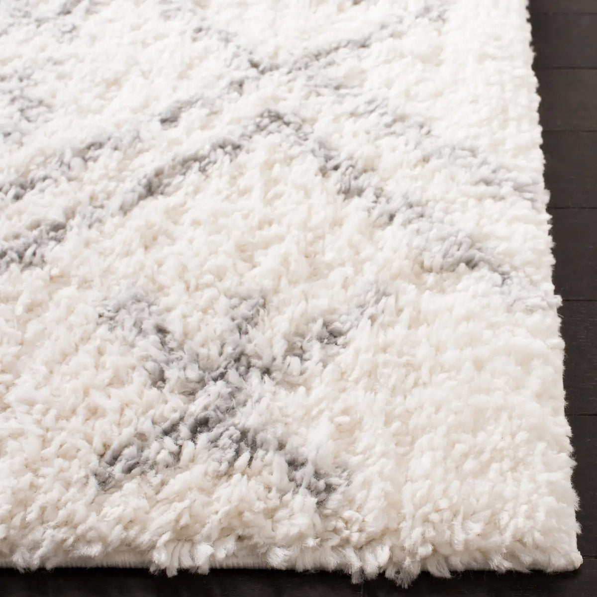 Safavieh Parma Shag 4'-0" x 6'-0" Rug in Cream / Grey