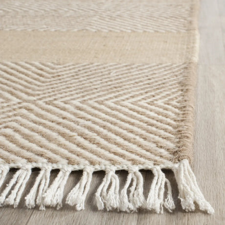 Safavieh Kilim 5'-0" x 8'-0" Rug in Beige
