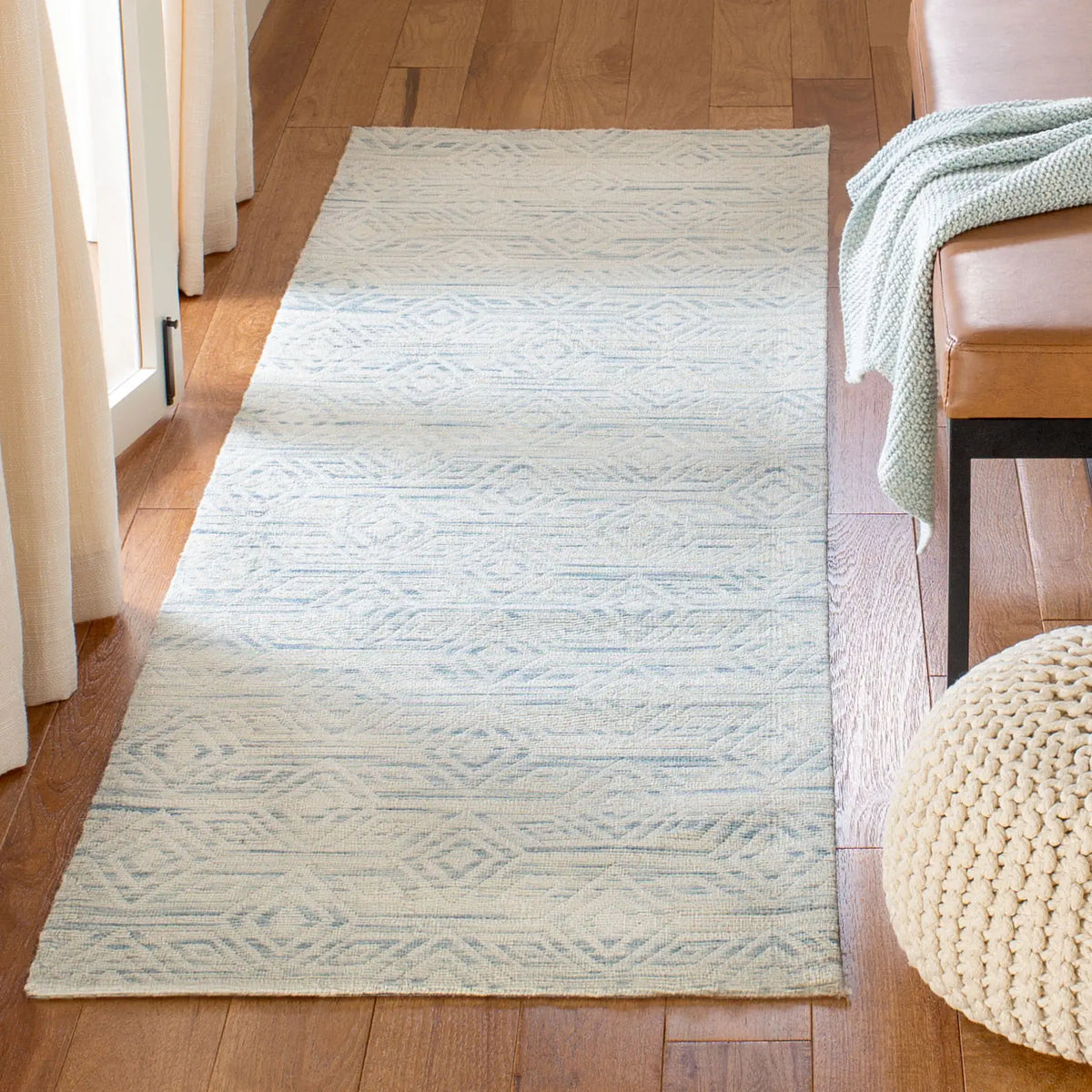 Safavieh Marbella 2'-3" x 8'-0" Rug in Light Blue / Ivory