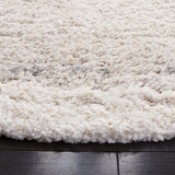 Safavieh Fontana Shag  800 5'-3" x 5'-3" Rug in Grey / Ivory