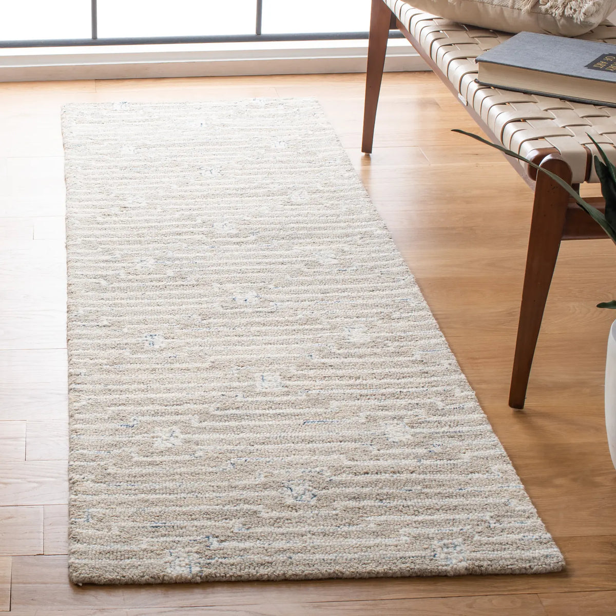Safavieh Micro-Loop 2'-3" x 7'-0" Rug in Light Grey / Ivory