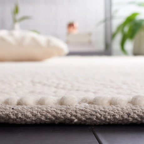Safavieh Natura 4'-0" x 6'-0" Rug in Ivory