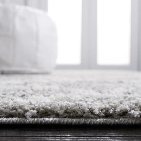 Safavieh Berber Shag 4'-0" x 6'-0" Rug in Light Grey / Cream