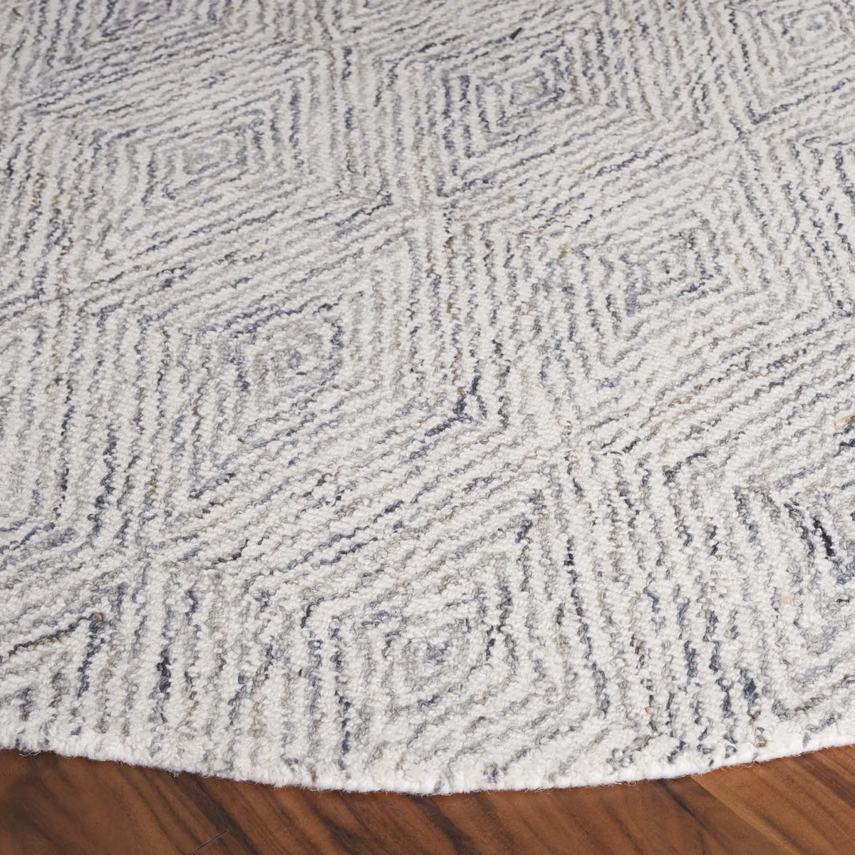 Safavieh Ebony 6'-0" x 6'-0" Rug in Navy / Ivory