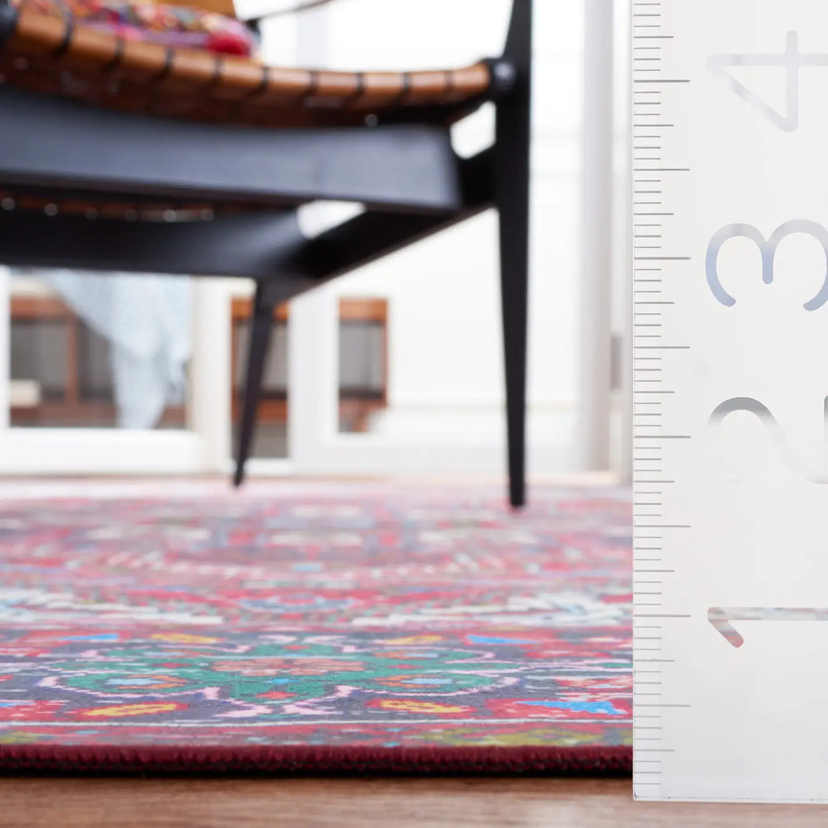 Safavieh Tucson 4'-0" x 6'-0" Rug in Red / Blue