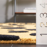 Safavieh Cambridge 4'-0" x 6'-0" Rug in Gold / Black