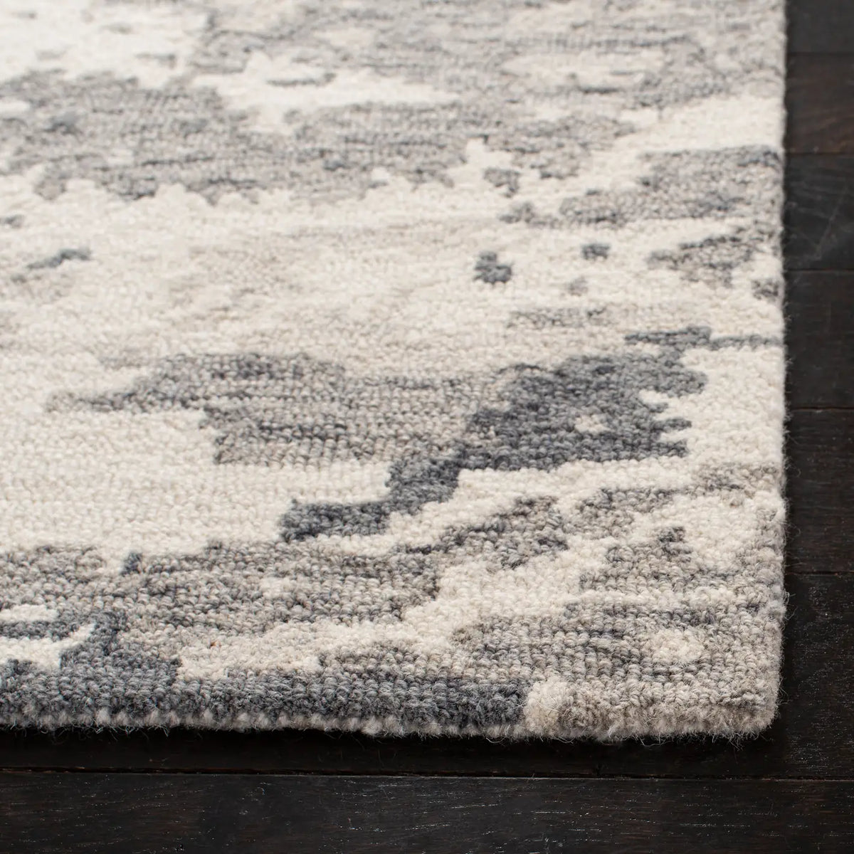 Safavieh Abstract 4'-0" x 6'-0" Rug in Charcoal / Ivory