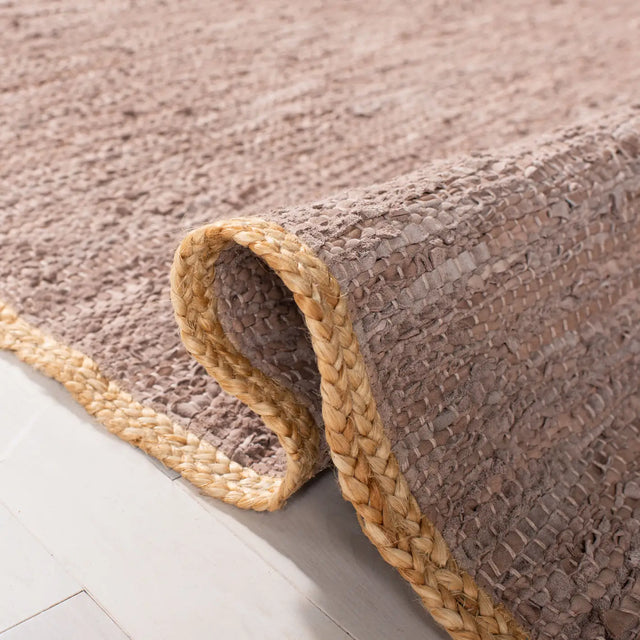 Safavieh Cape Cod 5'-0" x 8'-0" Rug in Brown / Natural
