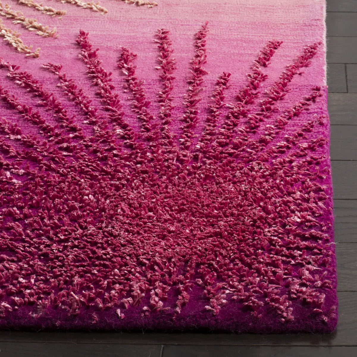 Safavieh Soho 5'-0" x 8'-0" Rug in Pink