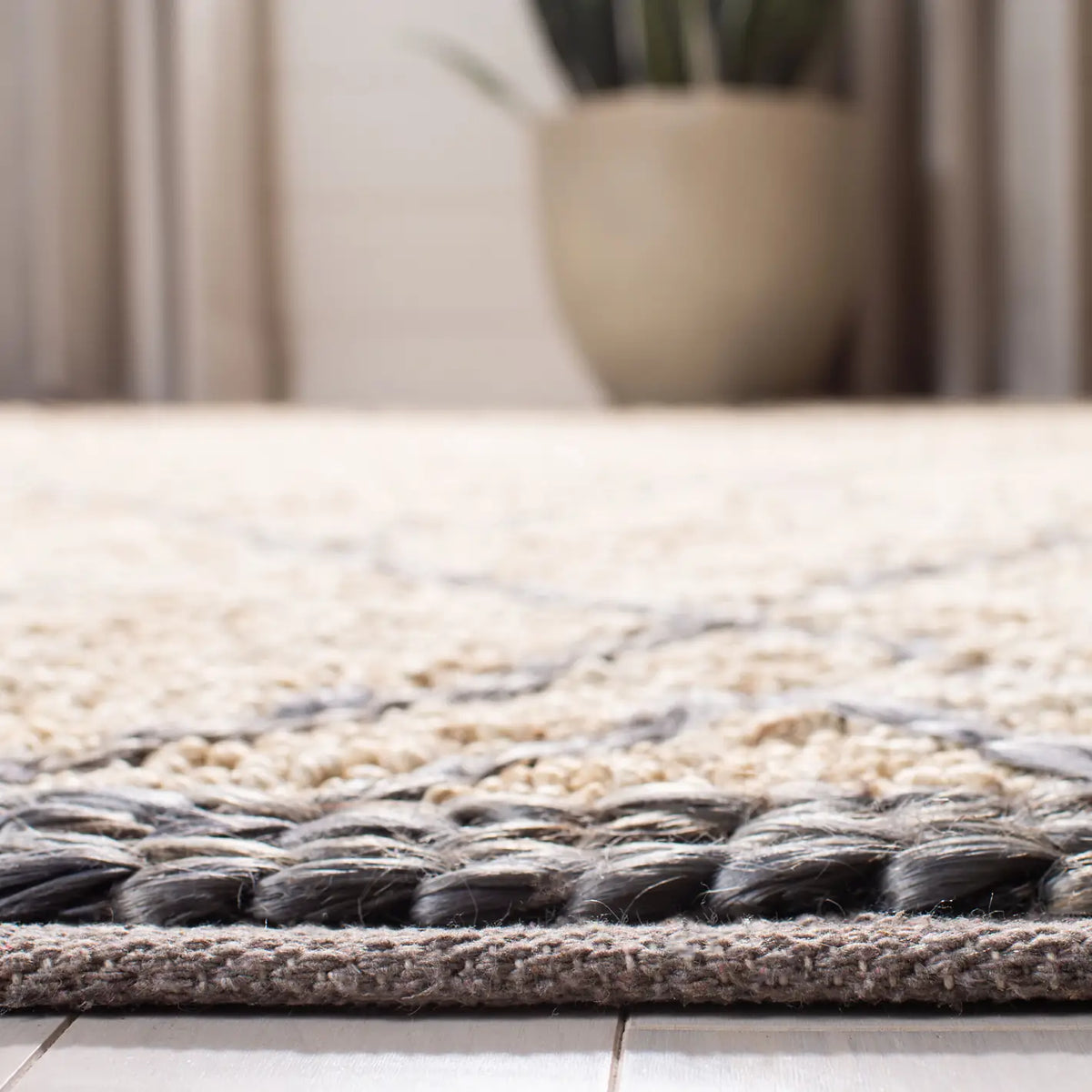 Safavieh Natural Fiber 4'-0" x 6'-0" Rug in Natural / Grey