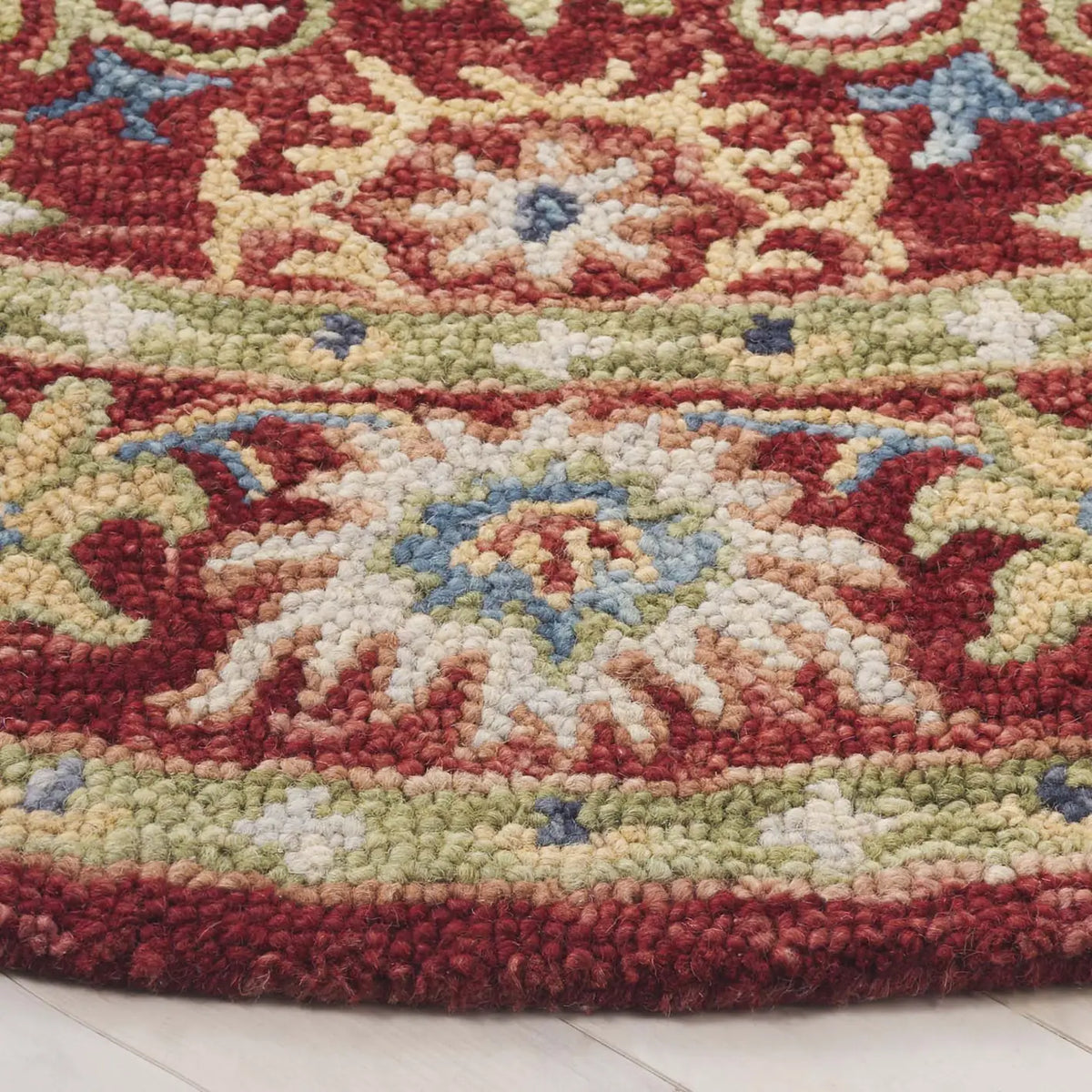 Safavieh Blossom 6'-0" x 6'-0" Rug in Red / Green