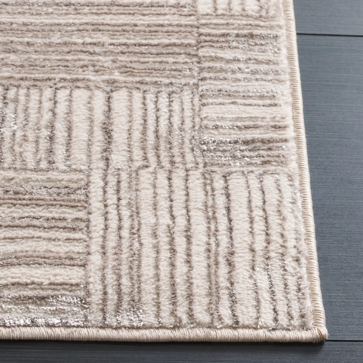 Safavieh Orchard 4'-0" x 6'-0" Rug in Grey / Ivory