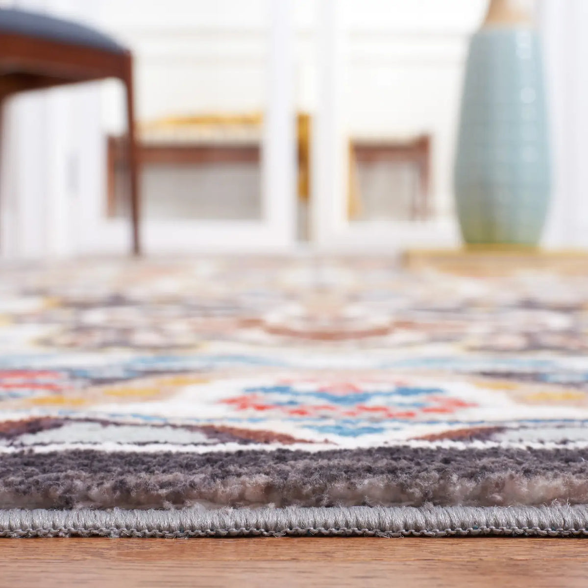 Safavieh Riviera 4'-5" x 6'-0" Rug in Beige / Charcoal