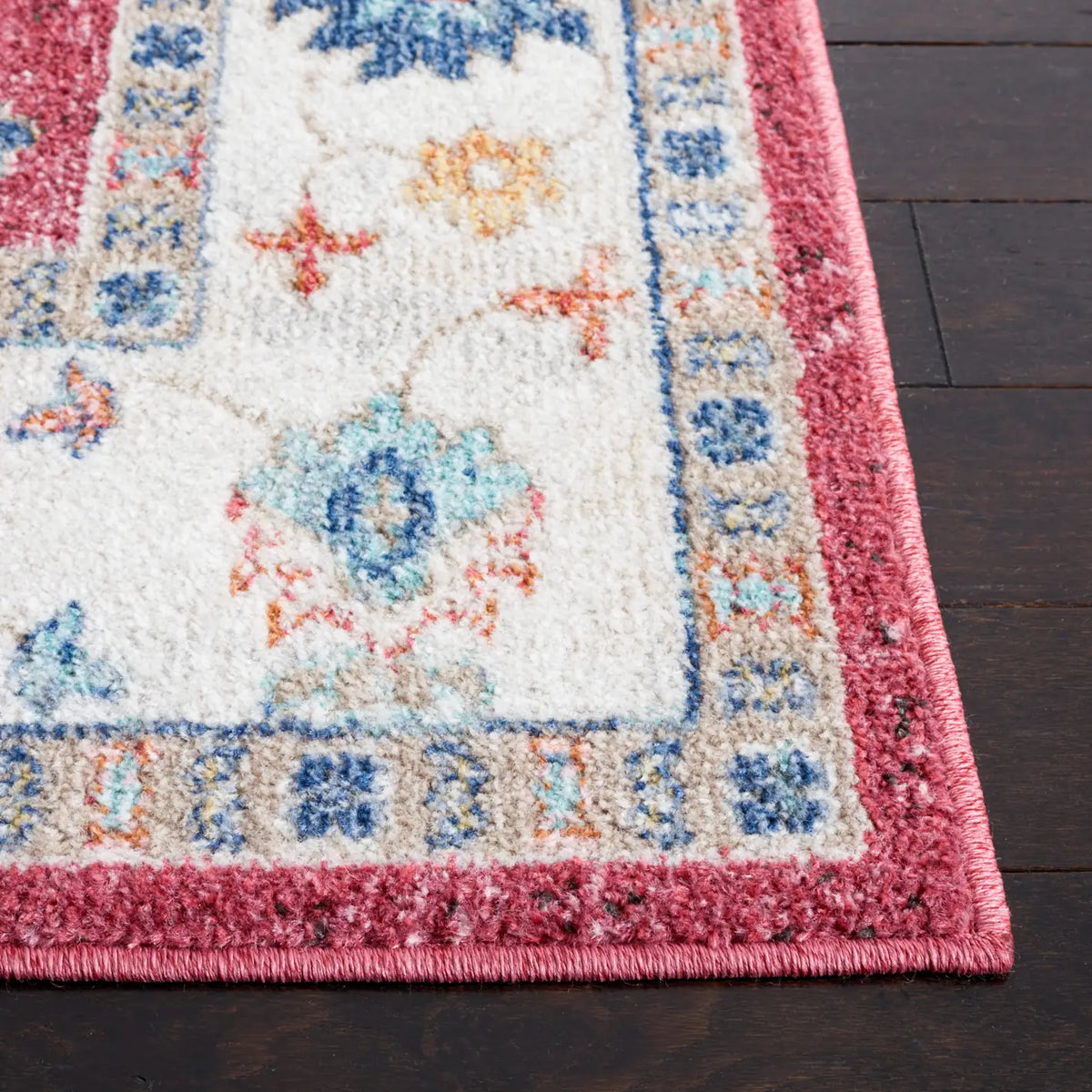 Safavieh Phoenix 500 4'-5" x 6'-5" Rug in Red