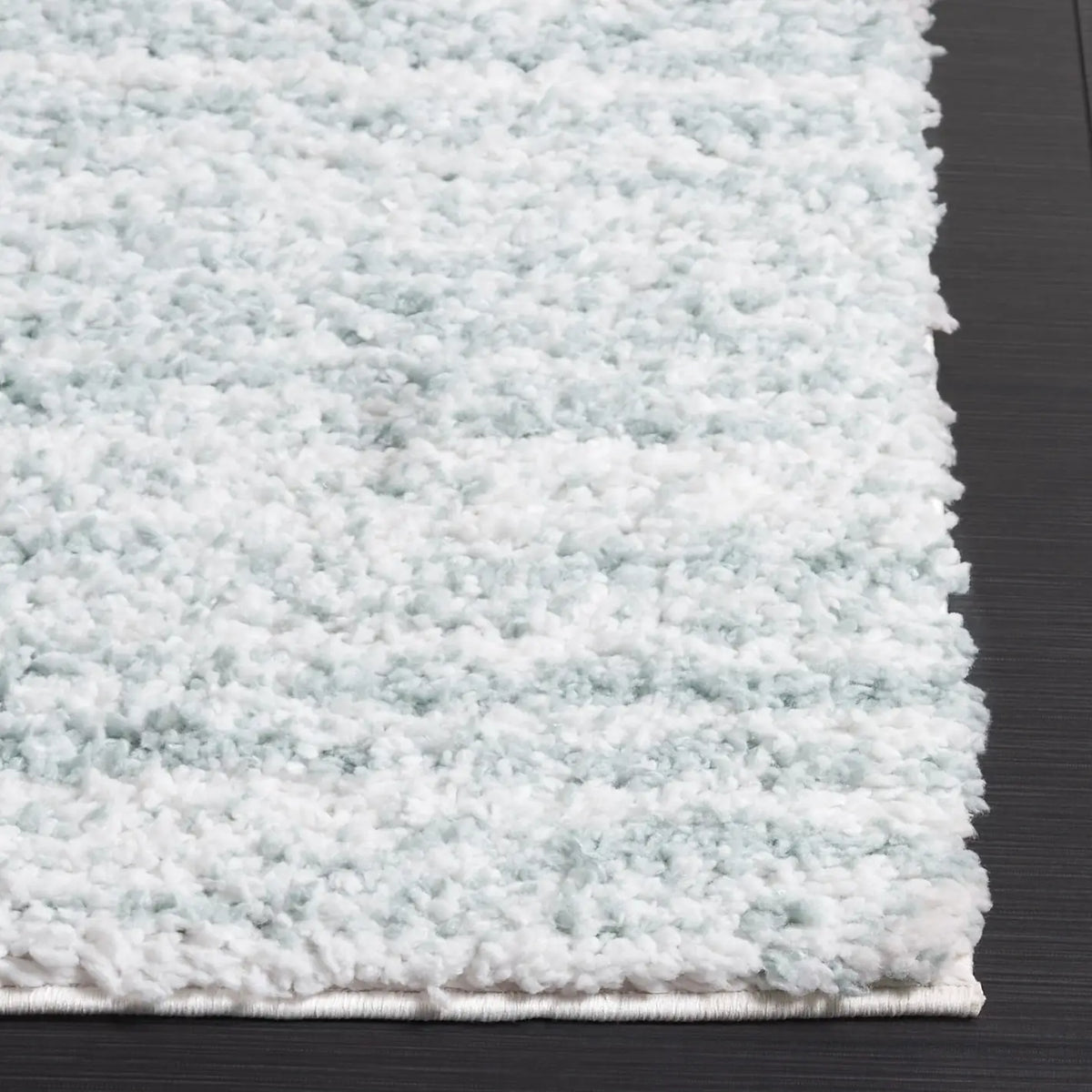 Safavieh Rumi Shag 4'-0" x 6'-0" Rug in Aqua / Ivory