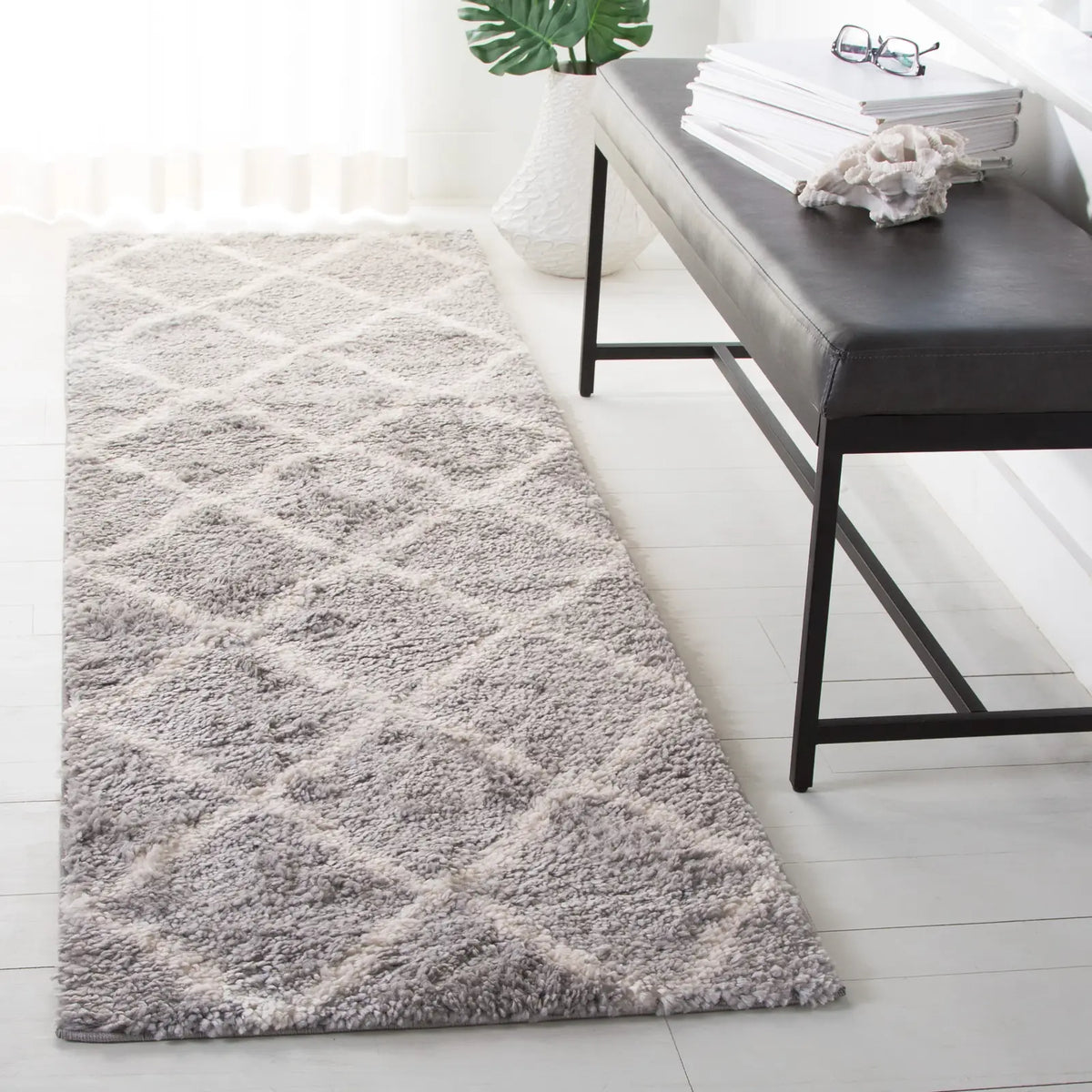 Safavieh Parma Shag 2'-3" x 11'-0" Rug in Grey / Cream