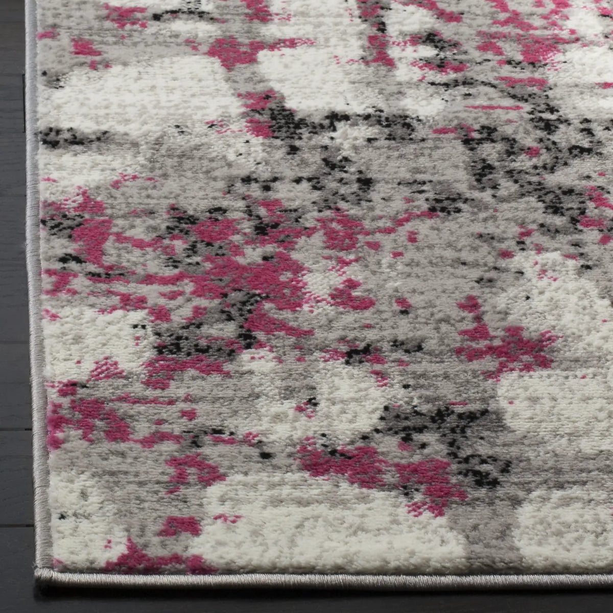 Safavieh Skyler 5'-1" x 7'-6" Rug in Grey / Pink
