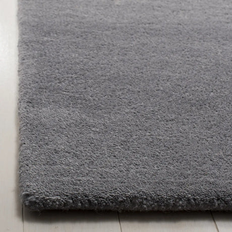 Safavieh Soho 5'-0" x 8'-0" Rug in Dark Grey / Silver