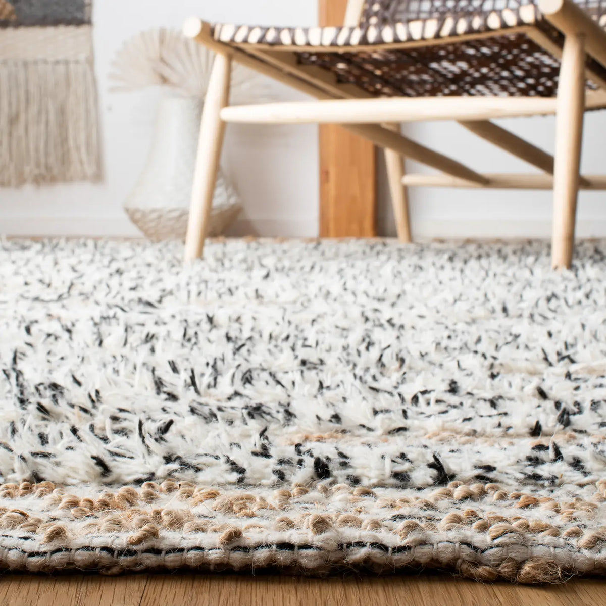 Safavieh Natura 4'-0" x 6'-0" Rug in Ivory / Black
