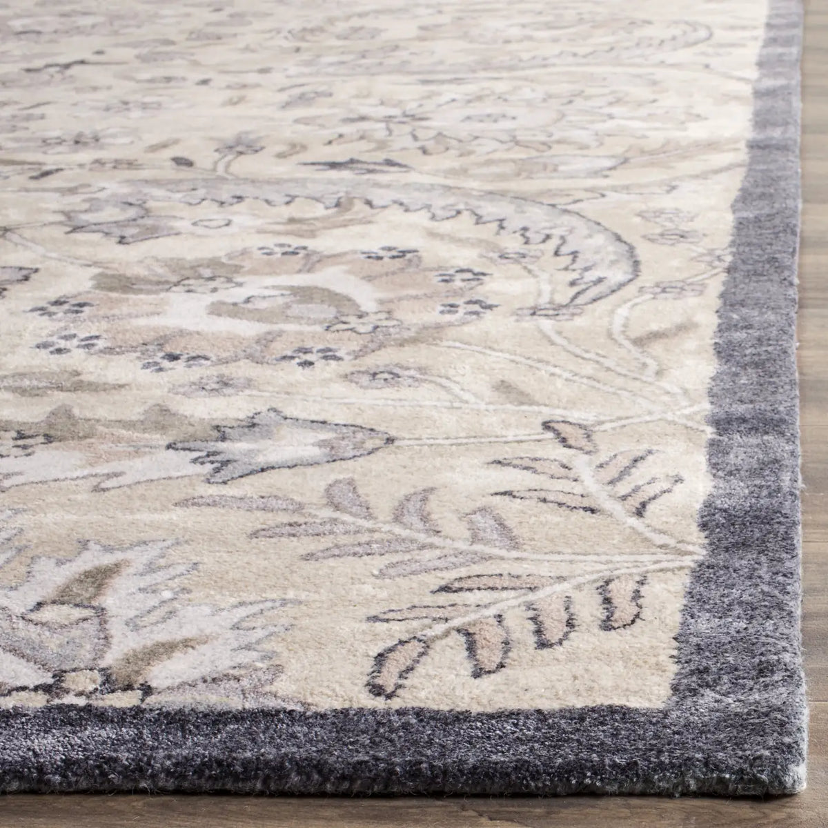 Safavieh Bella 6'-0" x 9'-0" Rug in Beige / Multi