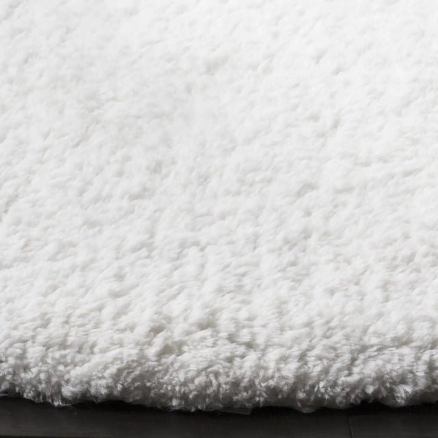 Safavieh Sheep Shag 6'-0" x 6'-0" Rug in Ivory