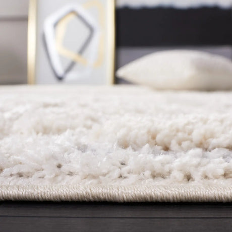 Safavieh Hi-Lo Shag 4'-0" x 6'-0" Rug in Beige / Grey