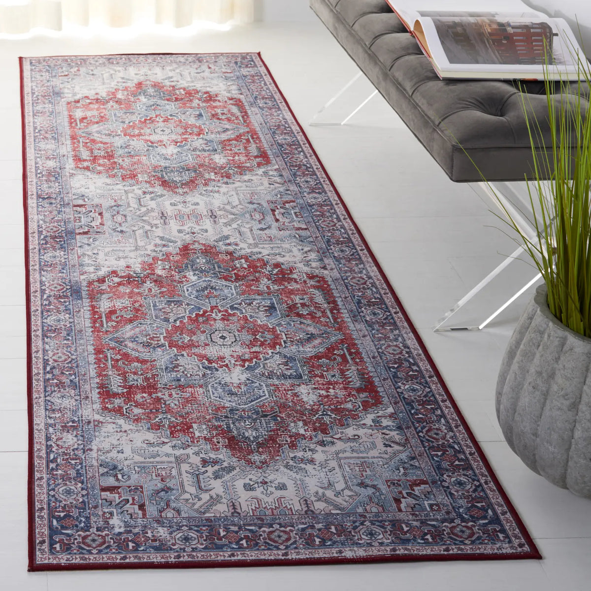 Safavieh Tucson 2'-6" x 8'-0" Rug in Red / Navy