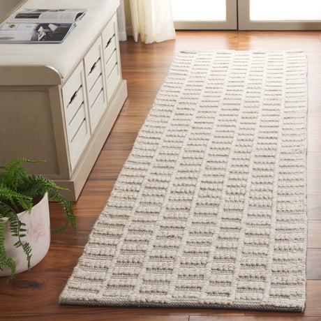 Safavieh Natura 2'-3" x 8'-0" Rug in Brown / Ivory