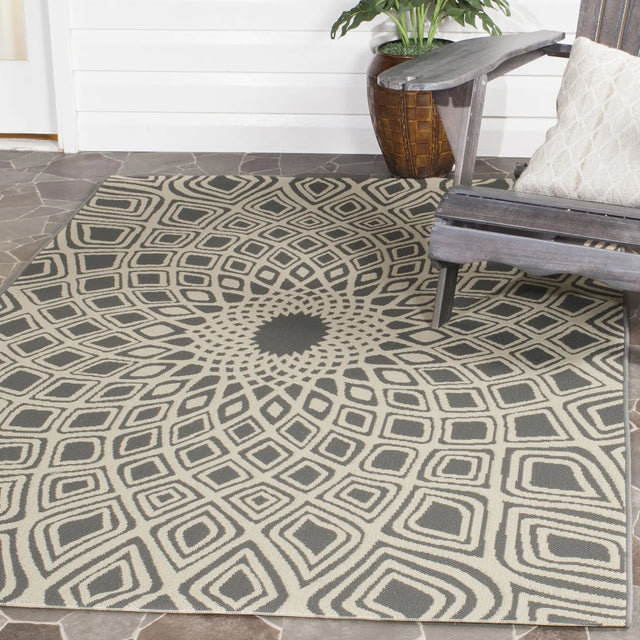 Safavieh Courtyard 4'-0" x 5'-7" Rug in Anthracite / Beige