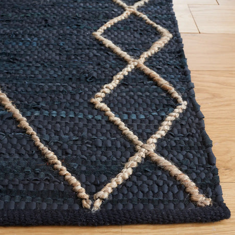 Safavieh Vintage Leather 4'-0" x 6'-0" Rug in Black / Natural