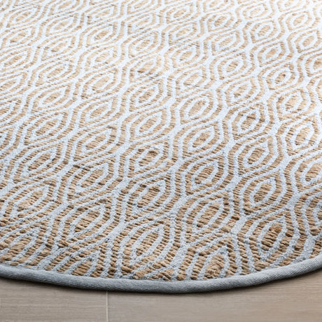 Safavieh Cape Cod 6'-0" x 6'-0" Rug in Silver / Natural