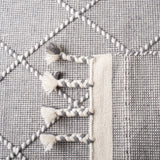 Safavieh Casablanca 4'-0" x 6'-0" Rug in Grey / Ivory