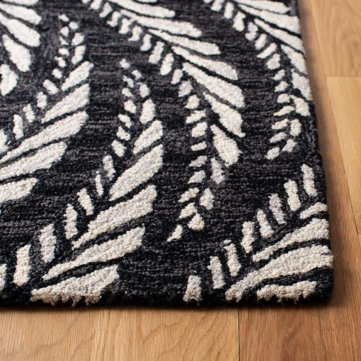 Safavieh Micro-Loop 5'-0" x 8'-0" Rug in Charcoal / Ivory