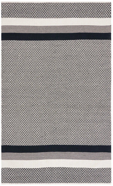 Safavieh Kilim 4'-0" x 6'-0" Rug in Black / Ivory