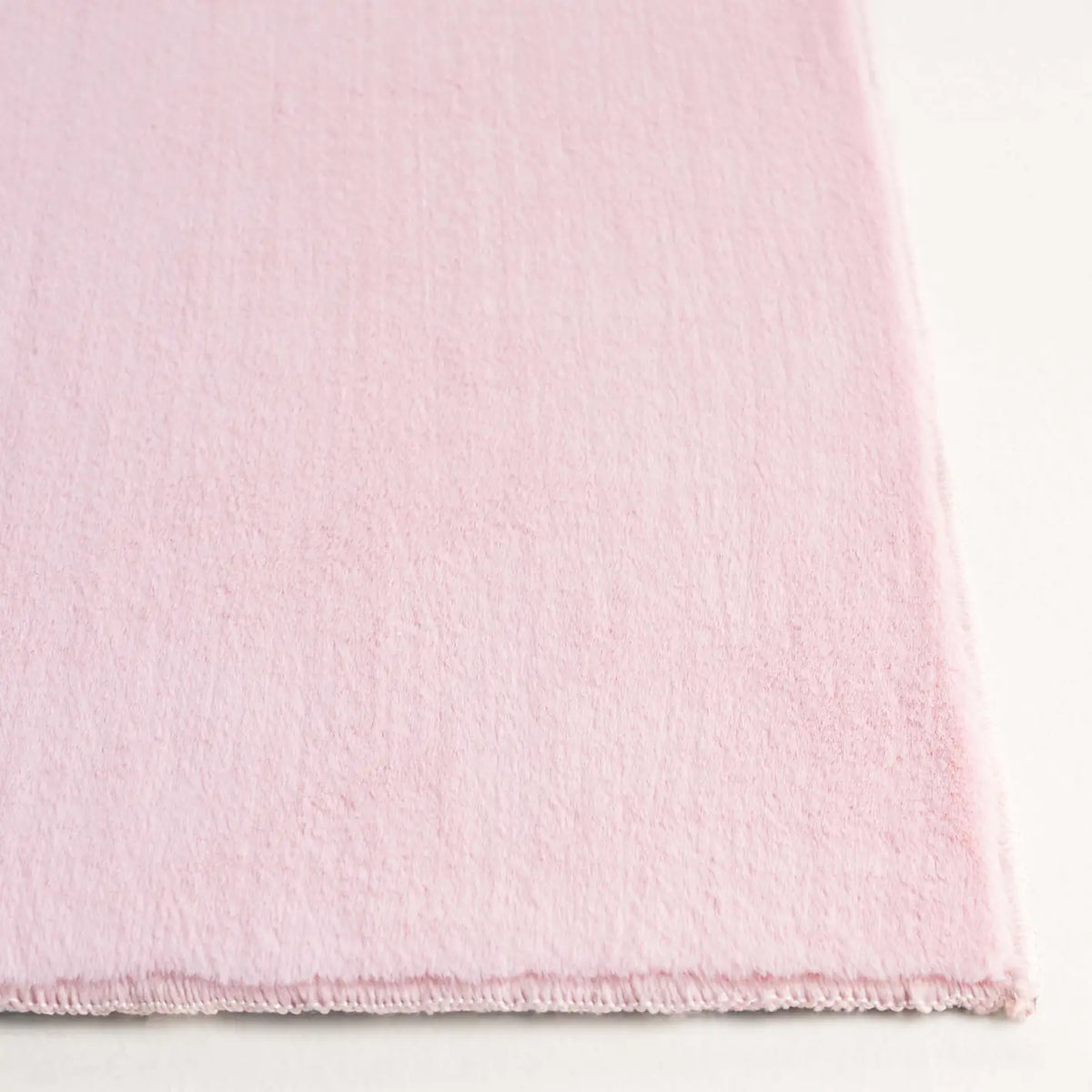 Safavieh Faux Rabbit Fur 5'-0" x 7'-0" Rug in Pink
