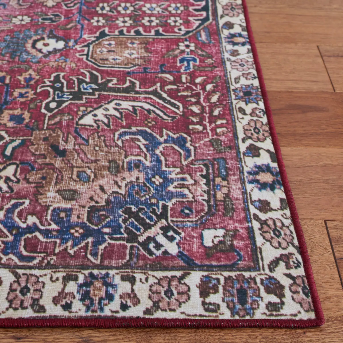 Safavieh Tucson 4'-0" x 6'-0" Rug in Red / Beige
