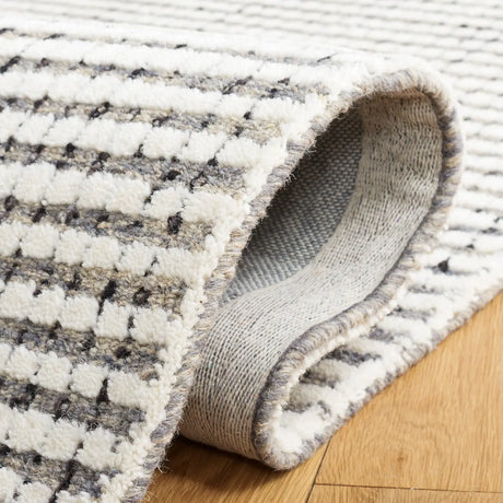 Safavieh Abstract 4'-0" x 6'-0" Rug in Grey / Ivory