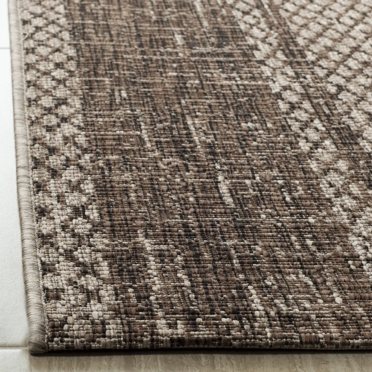 Safavieh Courtyard 4'-0" x 5'-7" Rug in Light Beige / Light Brown