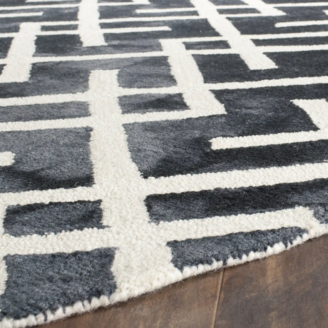 Safavieh Dip Dye 5'-0" x 5'-0" Rug in Graphite / Ivory