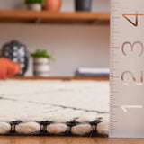 Safavieh Marbella 4'-0" x 6'-0" Rug in Black / Ivory