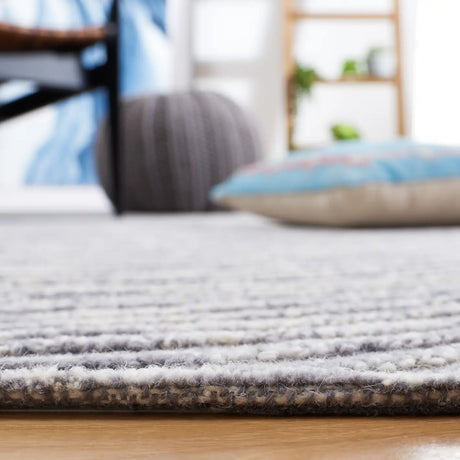 Safavieh Trace 4'-0" x 6'-0" Rug in Grey / Ivory