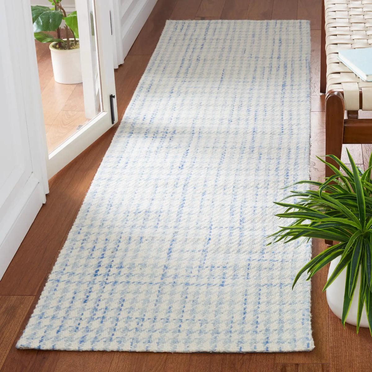 Safavieh Marbella 2'-3" x 11'-0" Rug in Blue / Ivory